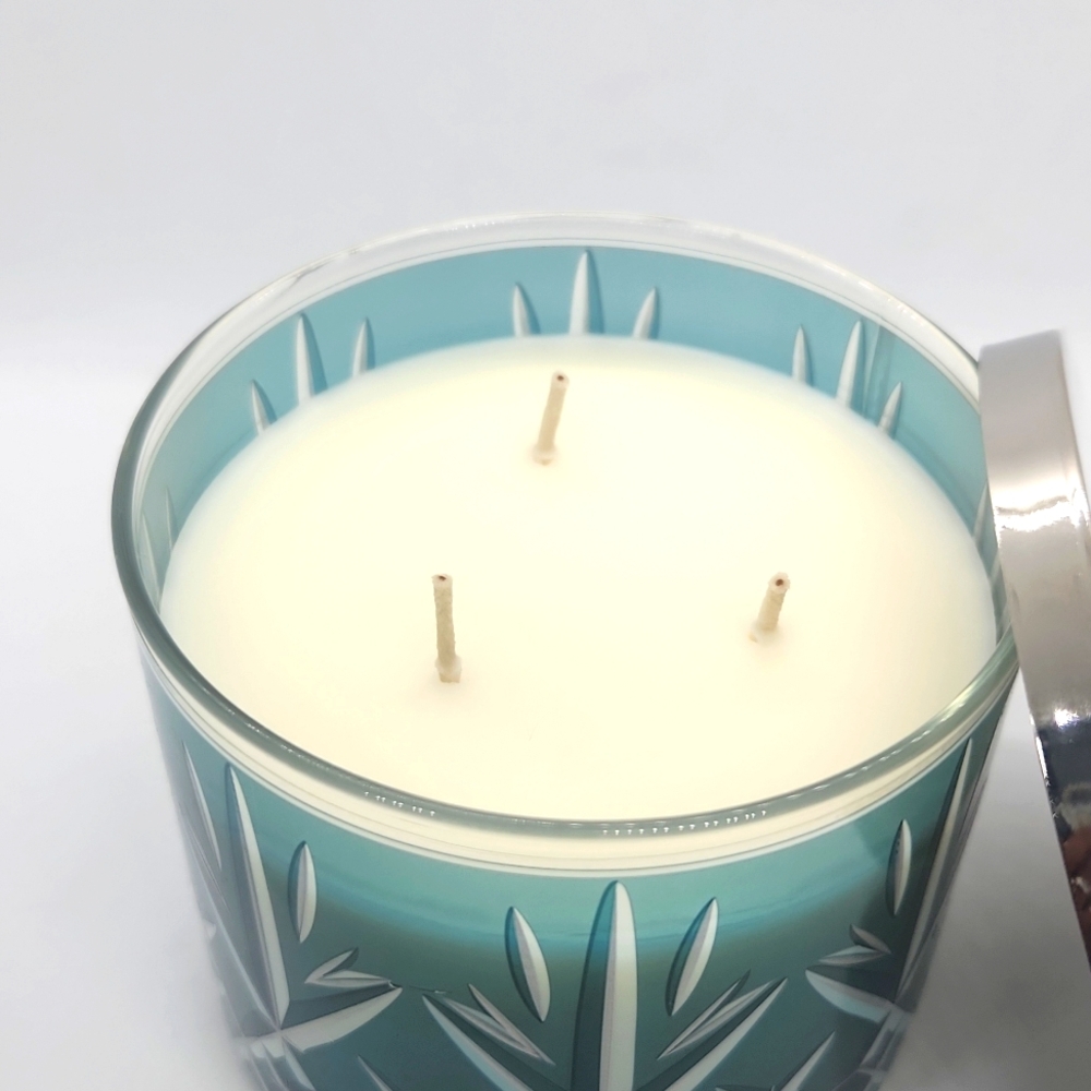 Bath & Body Works White Barn 3-Wick Candle in Juniper & Gin NEW - Picture 2 of 4